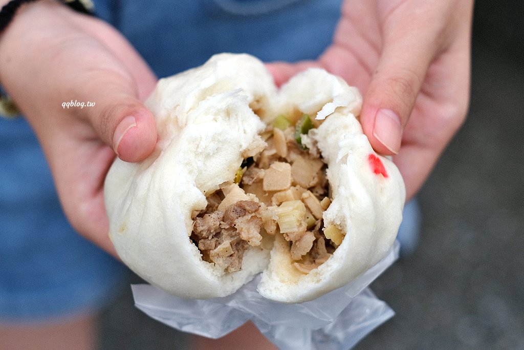 台東東河︱東河包子．走過一甲子的台11線熱門美食，經過一定要買上一顆包子來試試 @QQ的懶骨頭