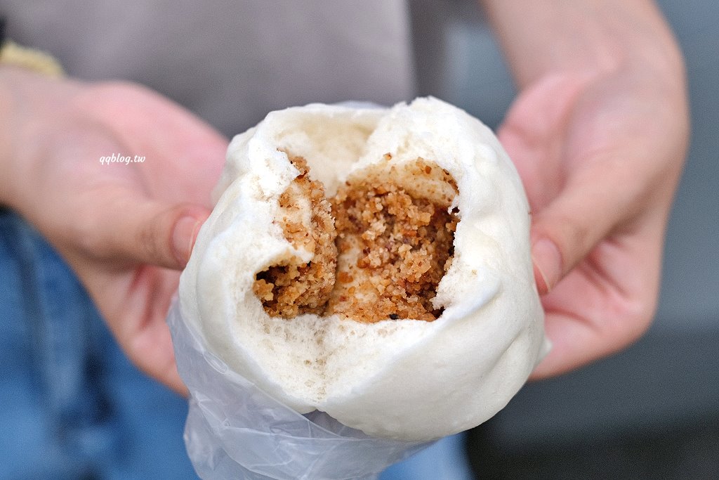 台東東河︱東河包子．走過一甲子的台11線熱門美食，經過一定要買上一顆包子來試試 @QQ的懶骨頭