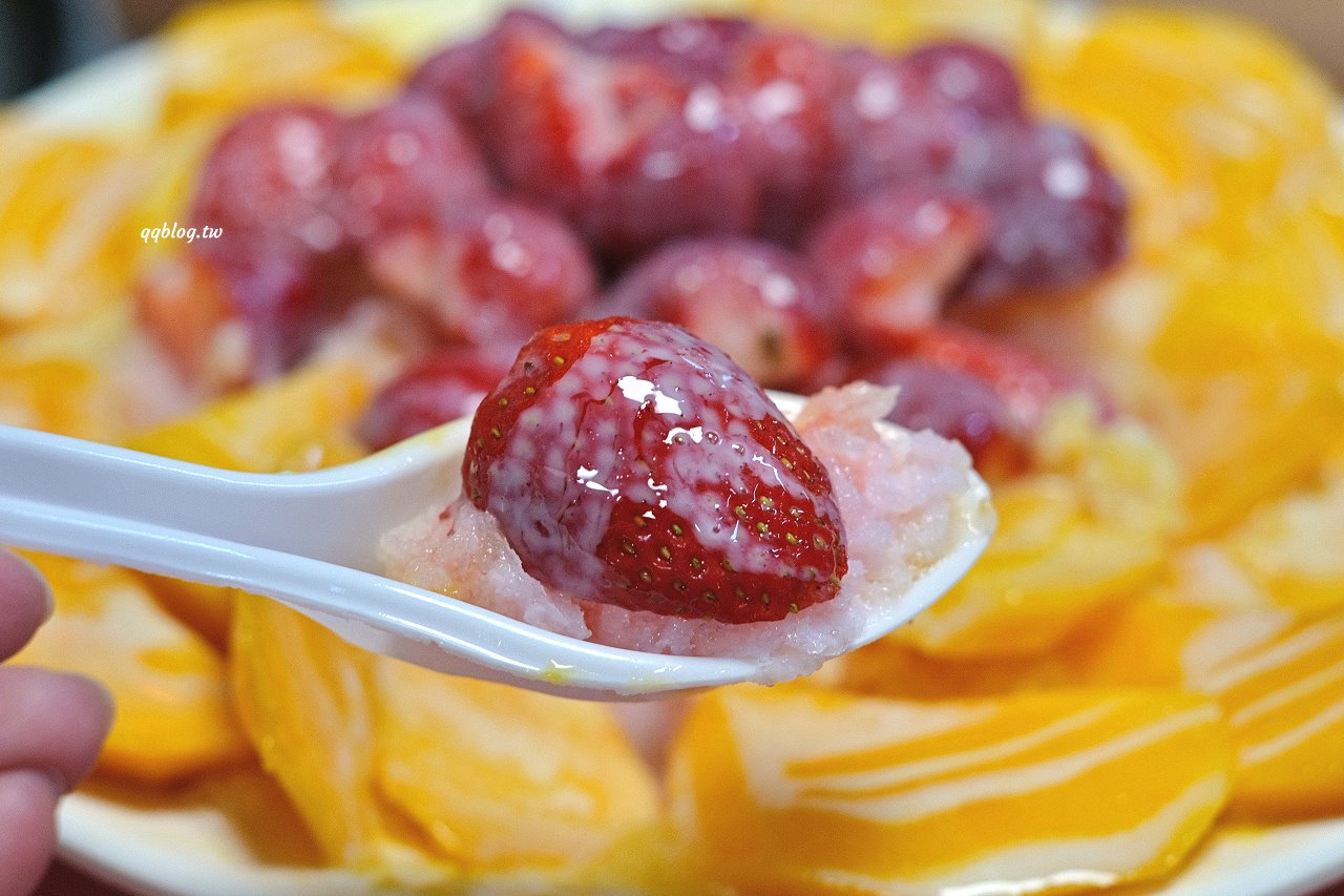 台中龍井︱東海何媽媽冰店.東海商圈超人氣冰店,冬天吃草莓、夏天吃芒果,口口好滋味 @QQ的懶骨頭 台中龍井︱東海何媽媽冰店.東海商圈超人氣冰店,冬天吃草莓、夏天吃芒果,口口好滋味 @QQ的懶骨頭