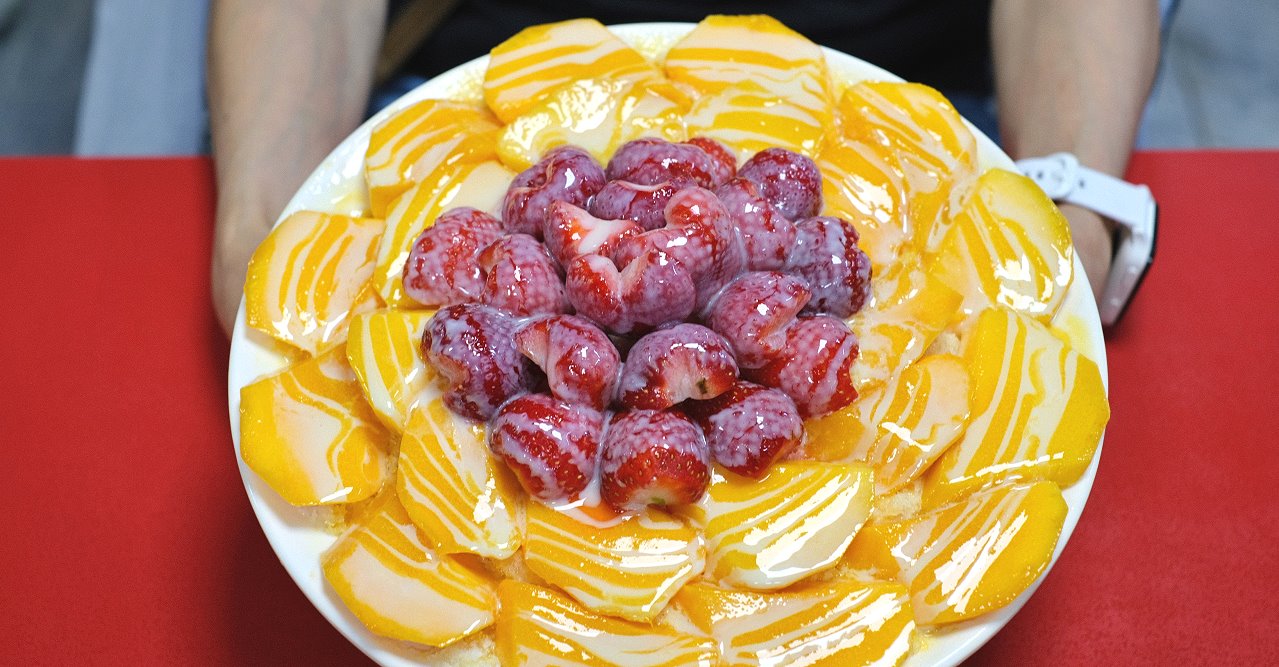 台中龍井︱東海何媽媽冰店．東海商圈超人氣冰店，冬天吃草莓、夏天吃芒果，口口好滋味 @QQ的懶骨頭