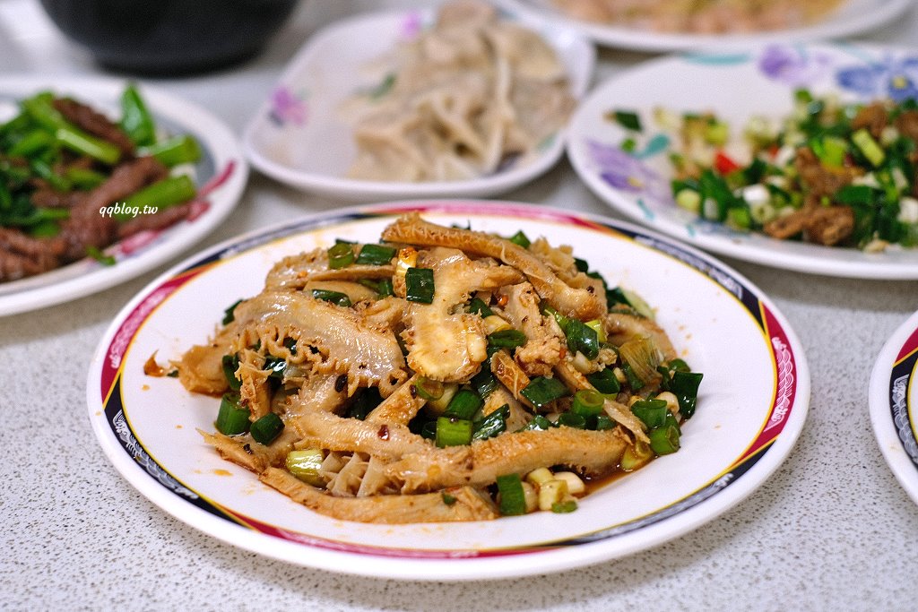 台中東勢︱黃牛肉水餃館.東勢人氣牛肉麵館,招牌麻辣牛肚、鹽酥牛雜必點 @QQ的懶骨頭 台中東勢︱黃牛肉水餃館.東勢人氣牛肉麵館,招牌麻辣牛肚、鹽酥牛雜必點 @QQ的懶骨頭
