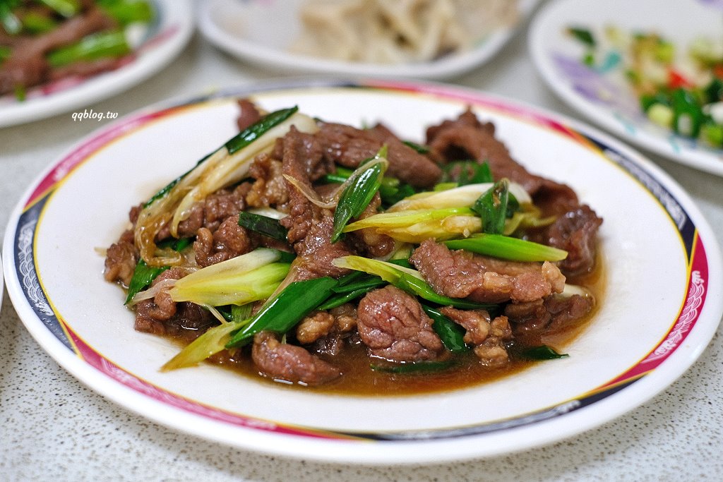 台中東勢︱黃牛肉水餃館．東勢人氣牛肉麵館，招牌麻辣牛肚、鹽酥牛雜必點 @QQ的懶骨頭