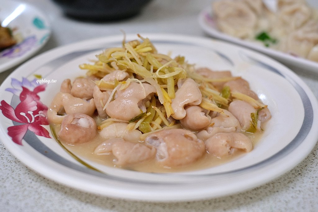 台中東勢︱黃牛肉水餃館．東勢人氣牛肉麵館，招牌麻辣牛肚、鹽酥牛雜必點 @QQ的懶骨頭
