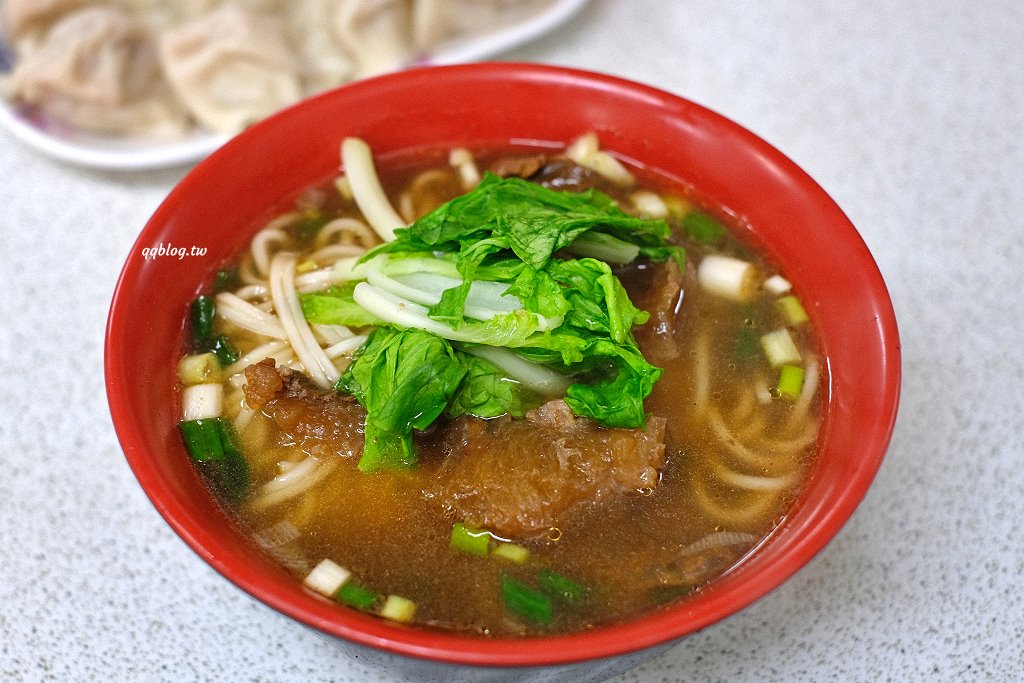 台中東勢︱黃牛肉水餃館．東勢人氣牛肉麵館，招牌麻辣牛肚、鹽酥牛雜必點 @QQ的懶骨頭