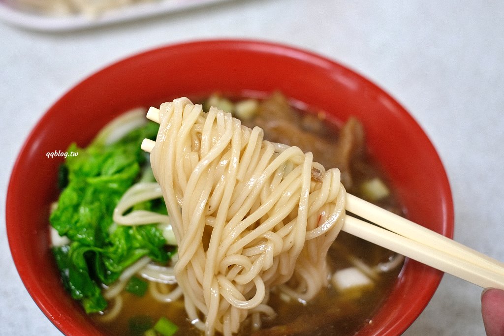 台中東勢︱黃牛肉水餃館．東勢人氣牛肉麵館，招牌麻辣牛肚、鹽酥牛雜必點 @QQ的懶骨頭