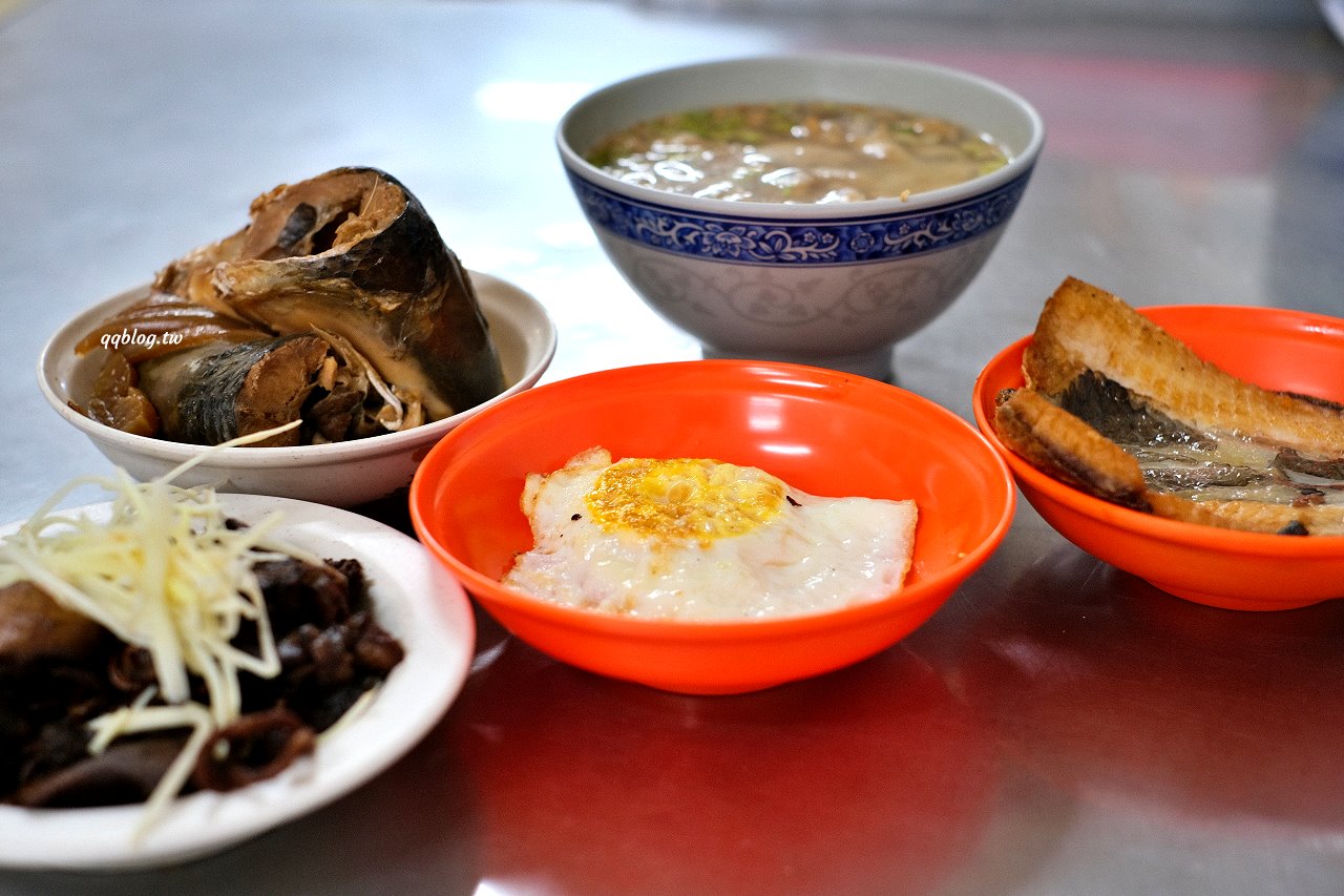 台南安平︱王氏魚皮．安平超人氣早午餐，一份鹹粥一份虱目魚就是美好的一天，2022台南米其林指南-必比登推介 @QQ的懶骨頭