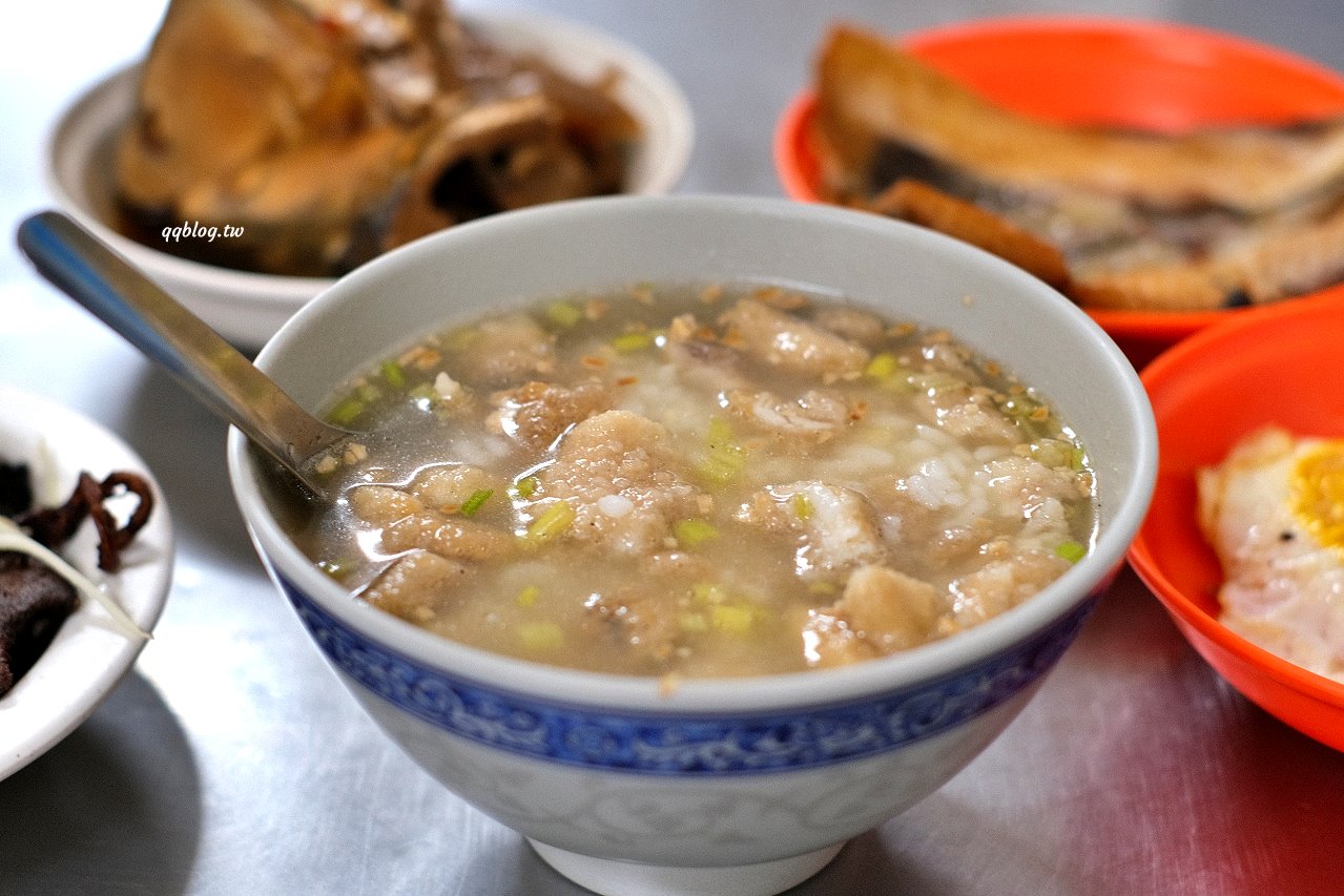 台南安平︱王氏魚皮．安平超人氣早午餐，一份鹹粥一份虱目魚就是美好的一天，2022台南米其林指南-必比登推介 @QQ的懶骨頭