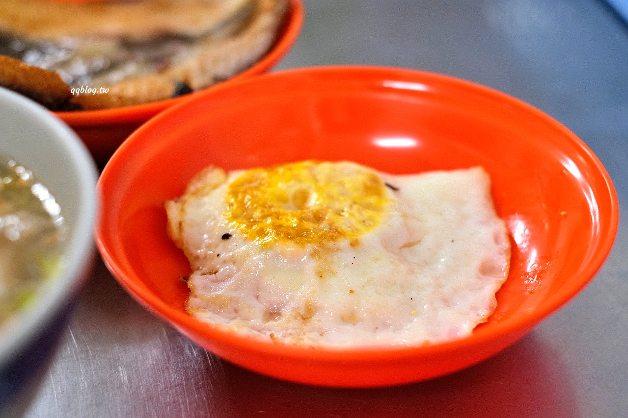 台南安平︱王氏魚皮．安平超人氣早午餐，一份鹹粥一份虱目魚就是美好的一天，2022台南米其林指南-必比登推介 @QQ的懶骨頭