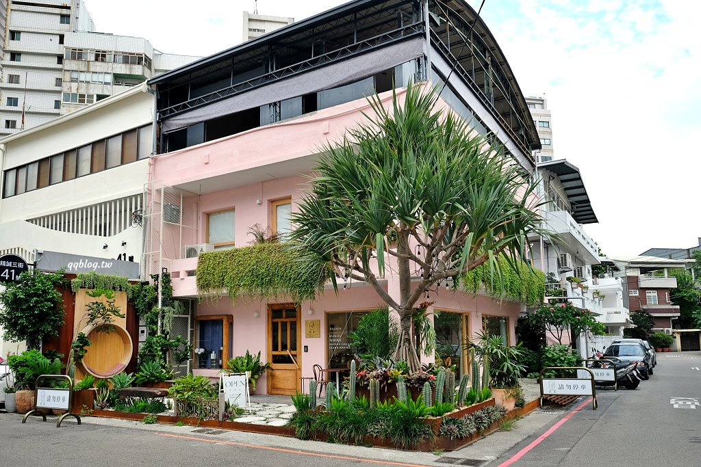 台中西區︱氤氳香氛咖啡 YinYun Cafe．結合香氛與咖啡的複合式餐廳，浪漫的粉紅色建築很吸睛(已歇業) @QQ的懶骨頭