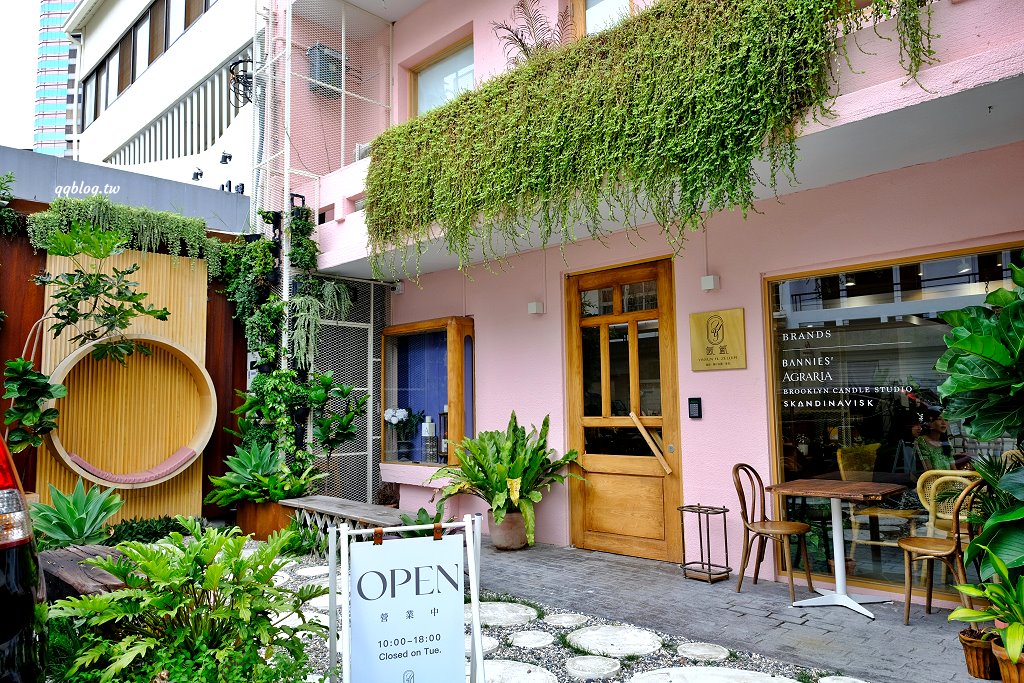 台中西區︱氤氳香氛咖啡 YinYun Cafe．結合香氛與咖啡的複合式餐廳，浪漫的粉紅色建築很吸睛(已歇業) @QQ的懶骨頭