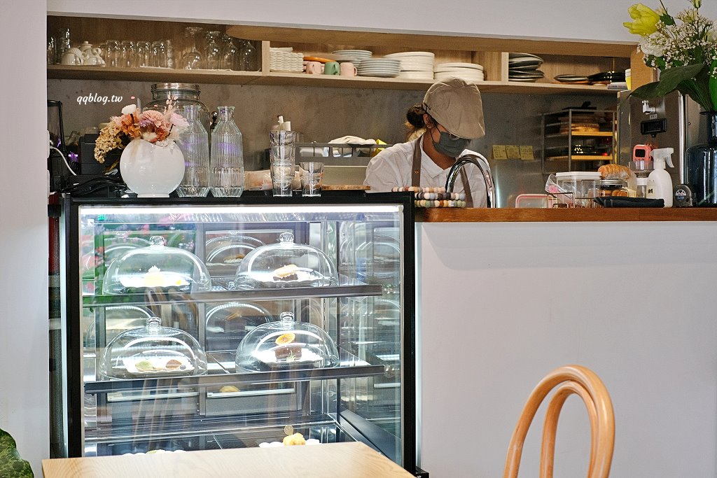 台中西區︱氤氳香氛咖啡 YinYun Cafe．結合香氛與咖啡的複合式餐廳，浪漫的粉紅色建築很吸睛(已歇業) @QQ的懶骨頭