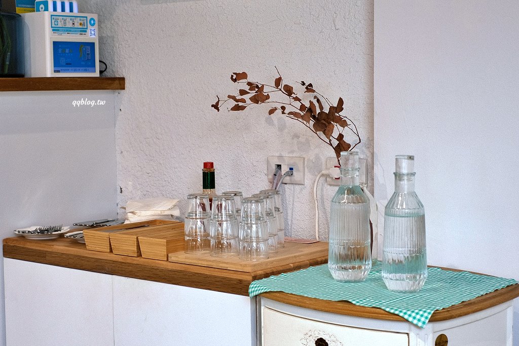 台中西區︱氤氳香氛咖啡 YinYun Cafe．結合香氛與咖啡的複合式餐廳，浪漫的粉紅色建築很吸睛(已歇業) @QQ的懶骨頭