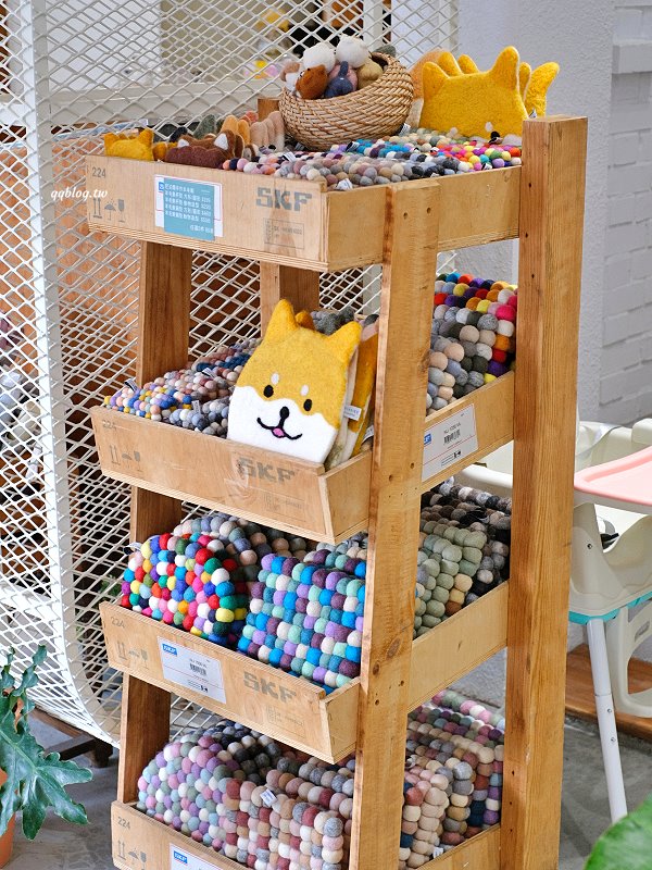 台中西區︱氤氳香氛咖啡 YinYun Cafe．結合香氛與咖啡的複合式餐廳，浪漫的粉紅色建築很吸睛(已歇業) @QQ的懶骨頭