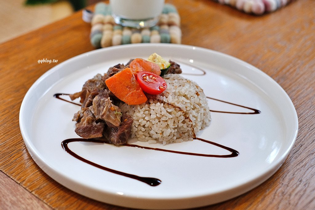 台中西區︱氤氳香氛咖啡 YinYun Cafe．結合香氛與咖啡的複合式餐廳，浪漫的粉紅色建築很吸睛(已歇業) @QQ的懶骨頭
