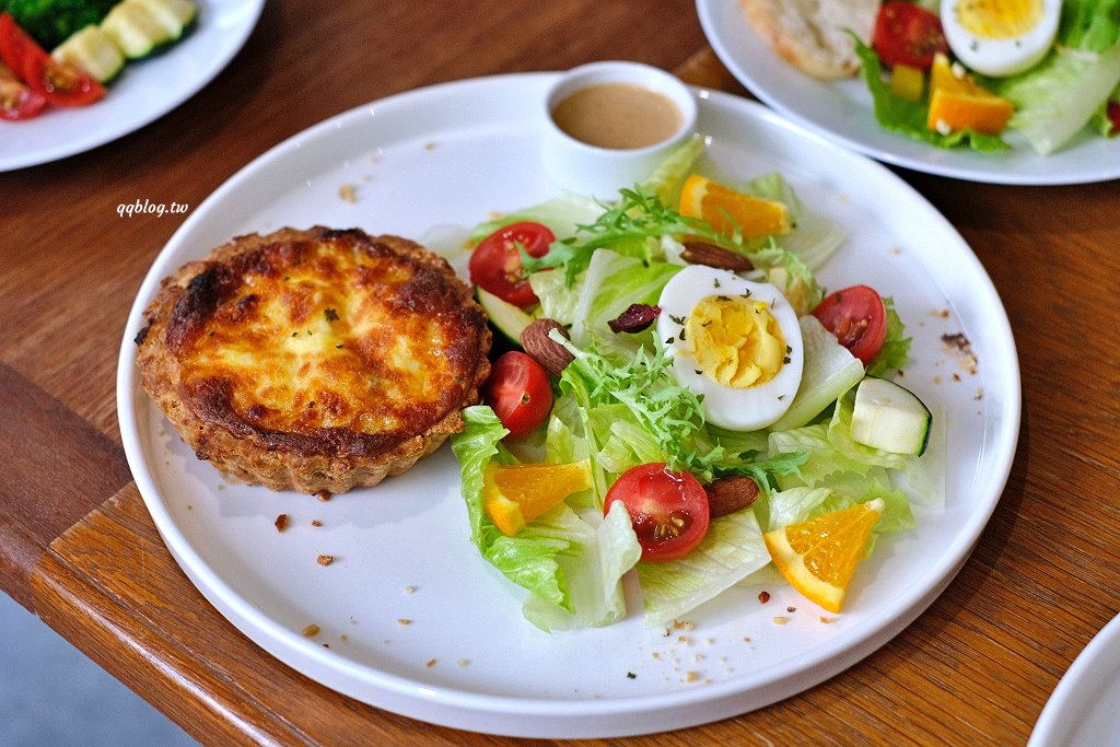 台中西區︱氤氳香氛咖啡 YinYun Cafe．結合香氛與咖啡的複合式餐廳，浪漫的粉紅色建築很吸睛(已歇業) @QQ的懶骨頭