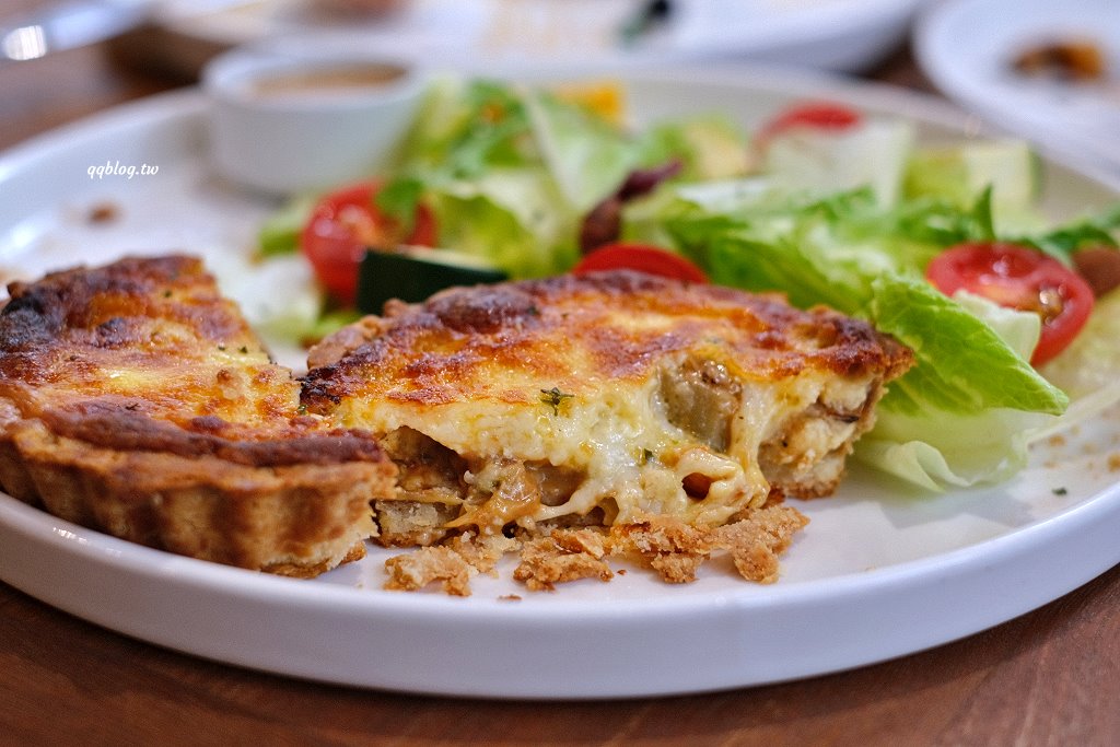 台中西區︱氤氳香氛咖啡 YinYun Cafe．結合香氛與咖啡的複合式餐廳，浪漫的粉紅色建築很吸睛(已歇業) @QQ的懶骨頭