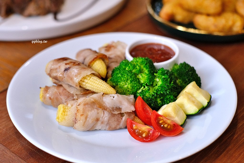 台中西區︱氤氳香氛咖啡 YinYun Cafe．結合香氛與咖啡的複合式餐廳，浪漫的粉紅色建築很吸睛(已歇業) @QQ的懶骨頭