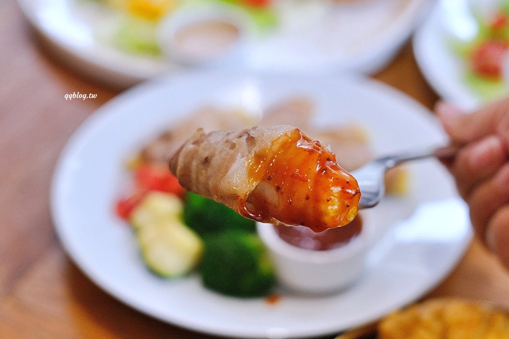 台中西區︱氤氳香氛咖啡 YinYun Cafe．結合香氛與咖啡的複合式餐廳，浪漫的粉紅色建築很吸睛(已歇業) @QQ的懶骨頭