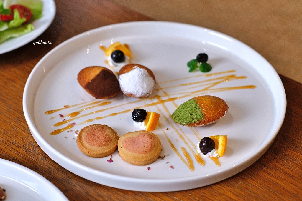 台中西區︱氤氳香氛咖啡 YinYun Cafe．結合香氛與咖啡的複合式餐廳，浪漫的粉紅色建築很吸睛(已歇業) @QQ的懶骨頭