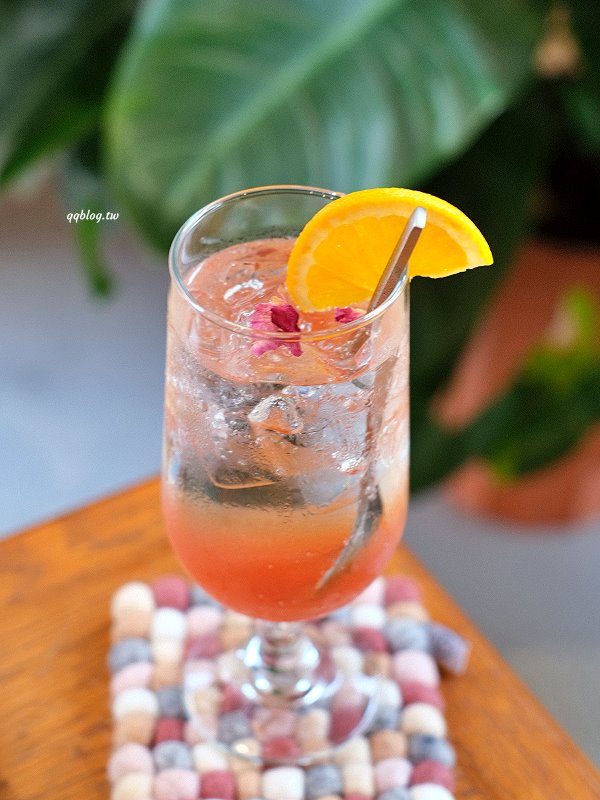 台中西區︱氤氳香氛咖啡 YinYun Cafe．結合香氛與咖啡的複合式餐廳，浪漫的粉紅色建築很吸睛(已歇業) @QQ的懶骨頭