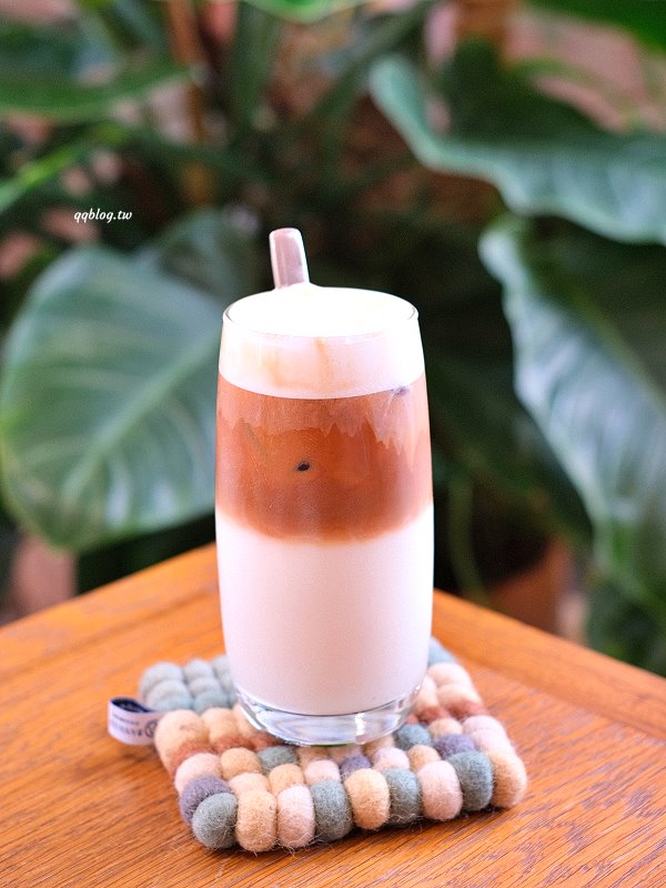 台中西區︱氤氳香氛咖啡 YinYun Cafe．結合香氛與咖啡的複合式餐廳，浪漫的粉紅色建築很吸睛(已歇業) @QQ的懶骨頭