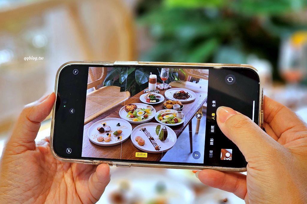 台中西區︱氤氳香氛咖啡 YinYun Cafe．結合香氛與咖啡的複合式餐廳，浪漫的粉紅色建築很吸睛(已歇業) @QQ的懶骨頭
