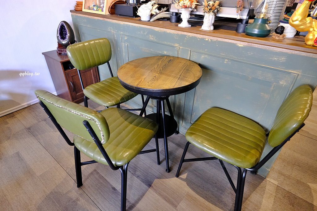 台中北區︱珘墨咖啡 weekend coffee．溫馨舒適的文青小店，手作甜點很有水準 @QQ的懶骨頭