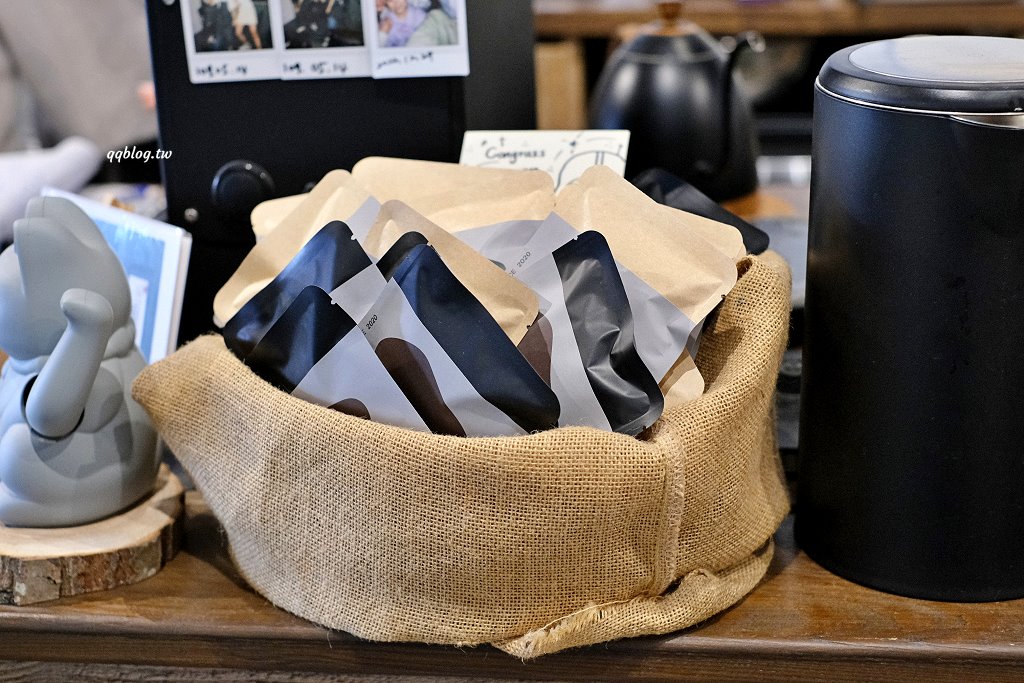 台中北區︱珘墨咖啡 weekend coffee．溫馨舒適的文青小店，手作甜點很有水準 @QQ的懶骨頭