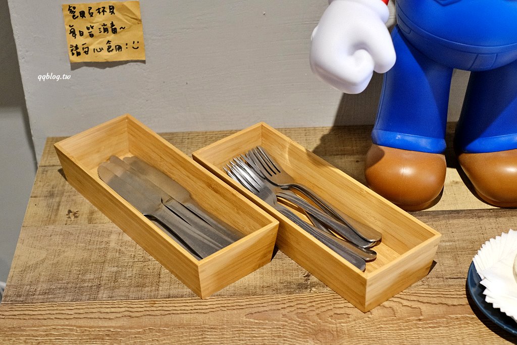 台中北區︱珘墨咖啡 weekend coffee．溫馨舒適的文青小店，手作甜點很有水準 @QQ的懶骨頭