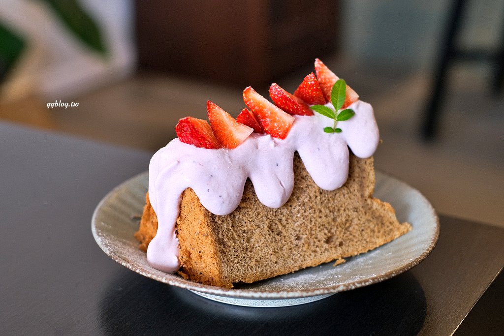 台中北區︱珘墨咖啡 weekend coffee．溫馨舒適的文青小店，手作甜點很有水準 @QQ的懶骨頭