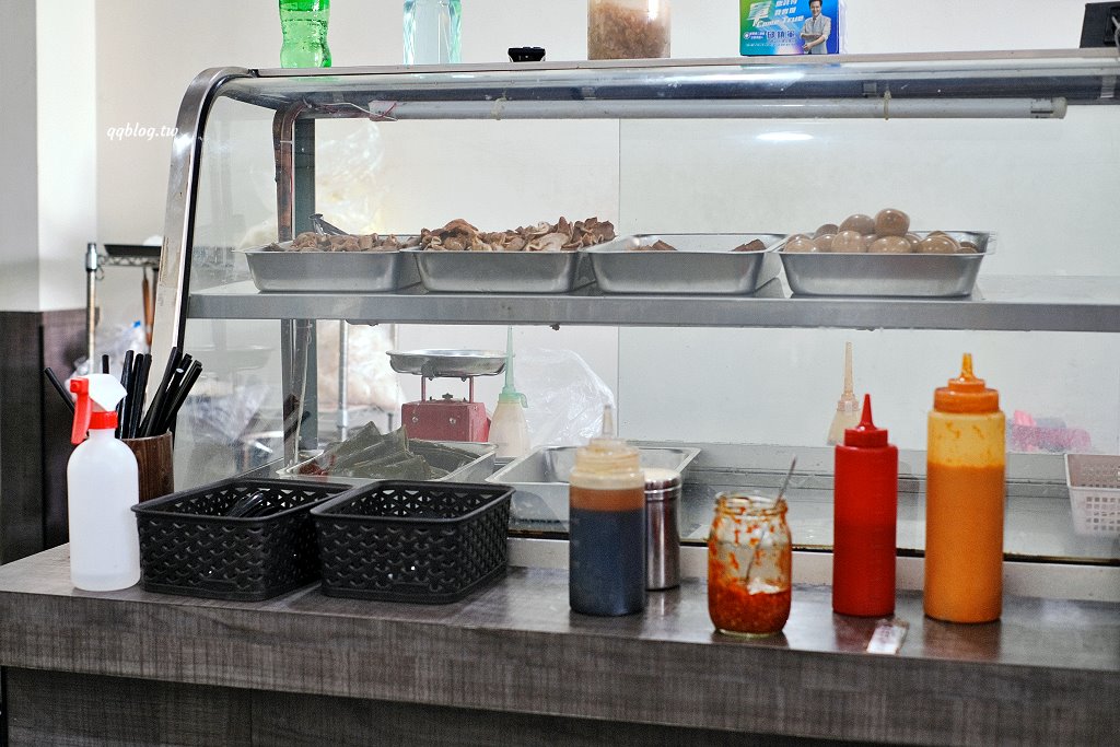 苗栗卓蘭︱立軒麵館．Google評價4.6顆星的客家早午餐麵食，軟嫩豬頭肉要早點來才吃得到，點滿一桌是必需的 @QQ的懶骨頭