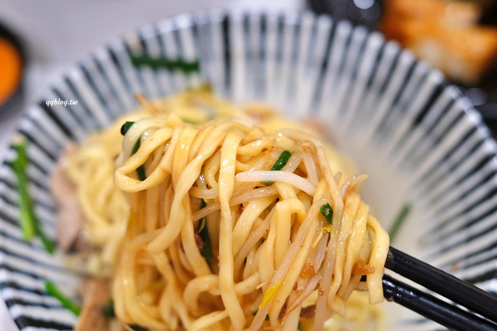 苗栗卓蘭︱立軒麵館．Google評價4.6顆星的客家早午餐麵食，軟嫩豬頭肉要早點來才吃得到，點滿一桌是必需的 @QQ的懶骨頭