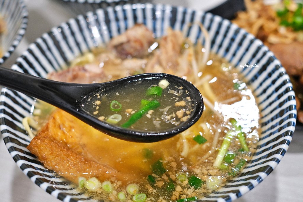 苗栗卓蘭︱立軒麵館．Google評價4.6顆星的客家早午餐麵食，軟嫩豬頭肉要早點來才吃得到，點滿一桌是必需的 @QQ的懶骨頭