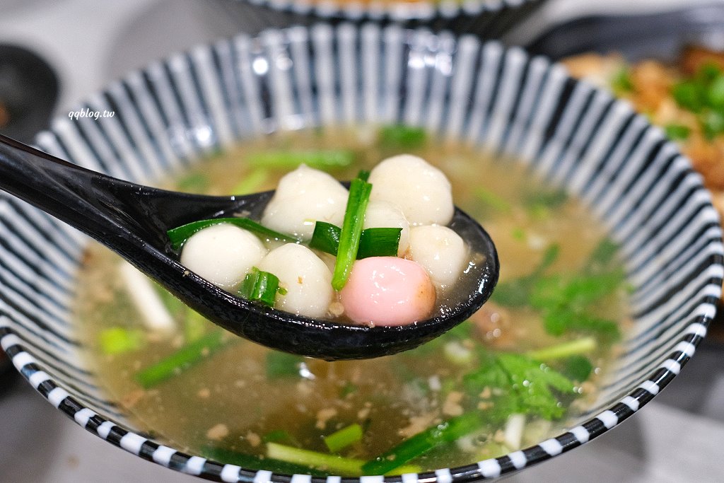 苗栗卓蘭︱立軒麵館．Google評價4.6顆星的客家早午餐麵食，軟嫩豬頭肉要早點來才吃得到，點滿一桌是必需的 @QQ的懶骨頭