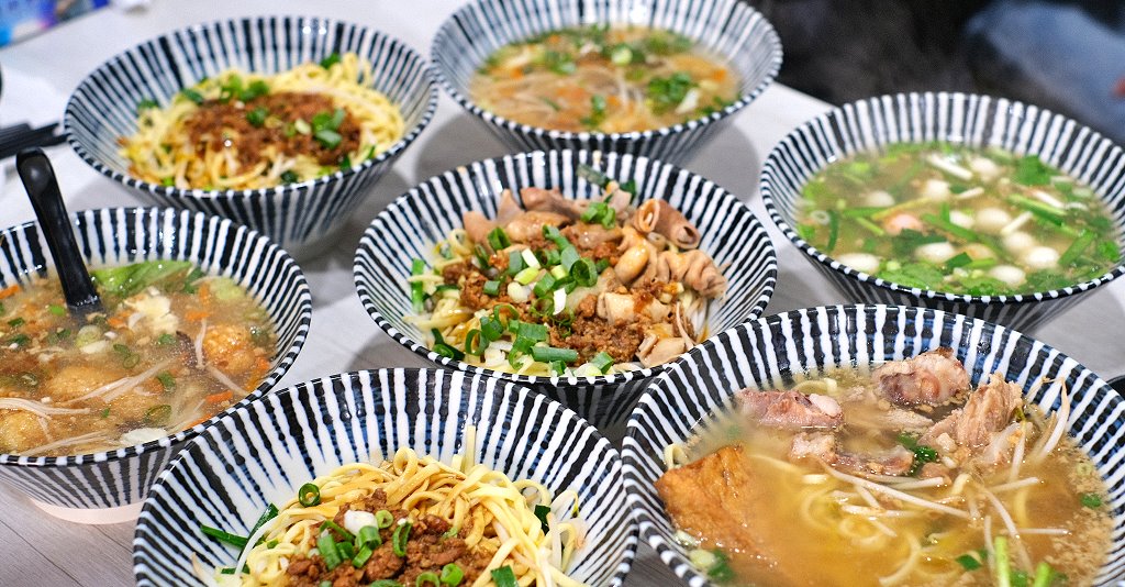 苗栗卓蘭︱立軒麵館．Google評價4.6顆星的客家早午餐麵食，軟嫩豬頭肉要早點來才吃得到，點滿一桌是必需的 @QQ的懶骨頭