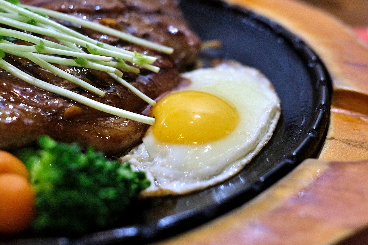 宜蘭五結︱來來牛排館．東台灣超人氣牛排館，火焰牛排很吸睛，飲料喝到飽、麵加量還不加價 @QQ的懶骨頭