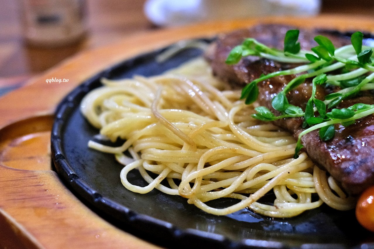 宜蘭五結︱來來牛排館．東台灣超人氣牛排館，火焰牛排很吸睛，飲料喝到飽、麵加量還不加價 @QQ的懶骨頭