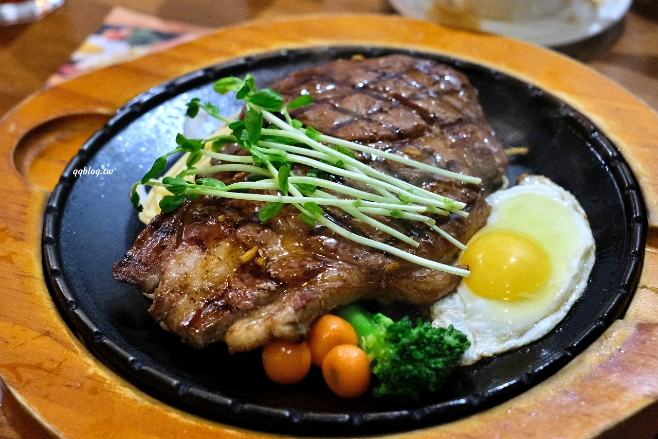 宜蘭五結︱來來牛排館．東台灣超人氣牛排館，火焰牛排很吸睛，飲料喝到飽、麵加量還不加價 @QQ的懶骨頭