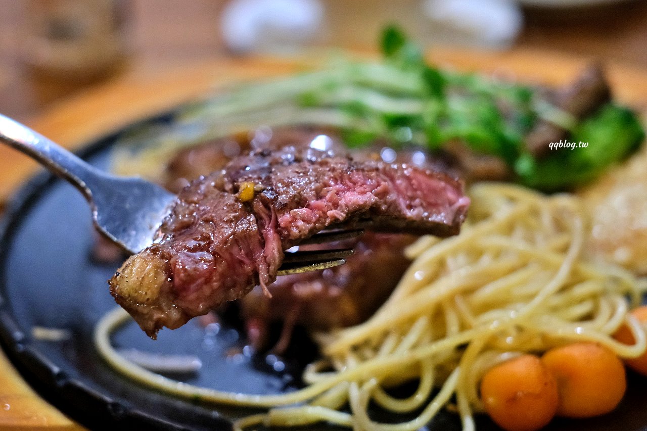 宜蘭五結︱來來牛排館．東台灣超人氣牛排館，火焰牛排很吸睛，飲料喝到飽、麵加量還不加價 @QQ的懶骨頭