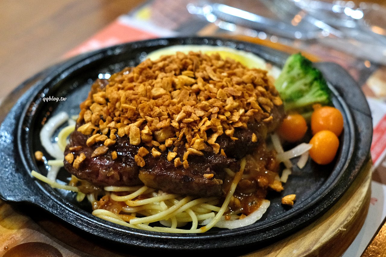 宜蘭五結︱來來牛排館．東台灣超人氣牛排館，火焰牛排很吸睛，飲料喝到飽、麵加量還不加價 @QQ的懶骨頭