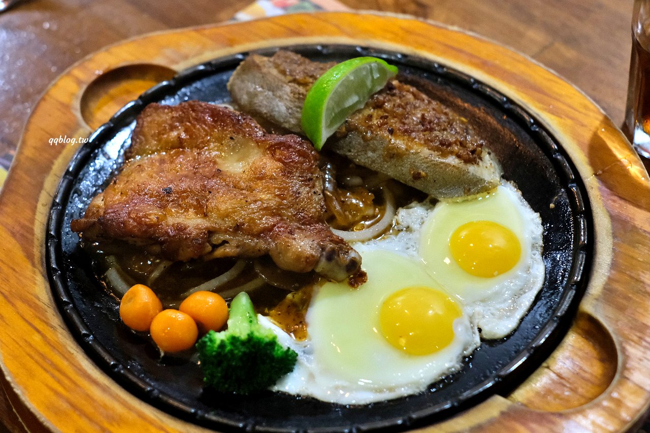 宜蘭五結︱來來牛排館．東台灣超人氣牛排館，火焰牛排很吸睛，飲料喝到飽、麵加量還不加價 @QQ的懶骨頭