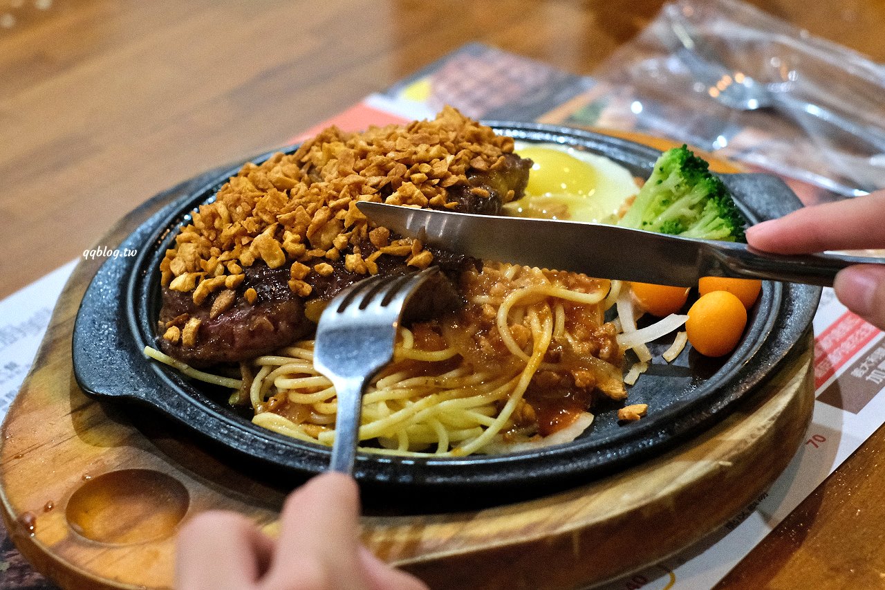 宜蘭五結︱來來牛排館．東台灣超人氣牛排館，火焰牛排很吸睛，飲料喝到飽、麵加量還不加價 @QQ的懶骨頭