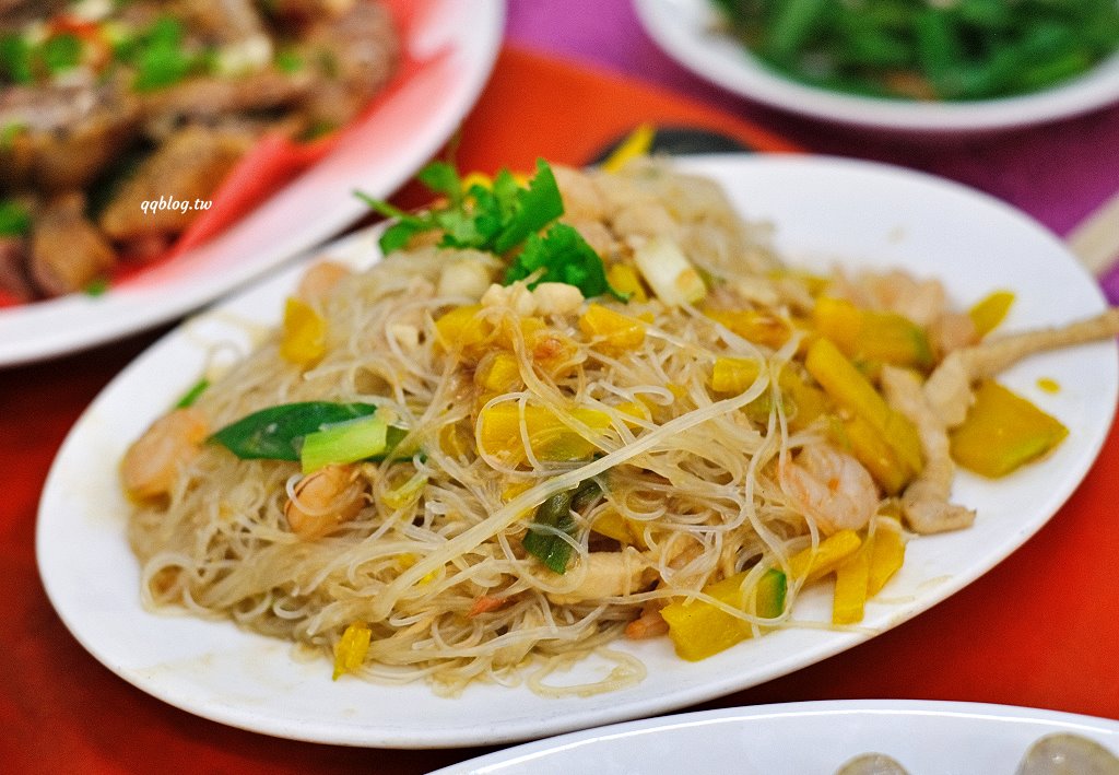 台中梧棲︱梧棲來來海鮮餐廳．海線超人氣海鮮餐廳，點餐一直送菜太大方 @QQ的懶骨頭