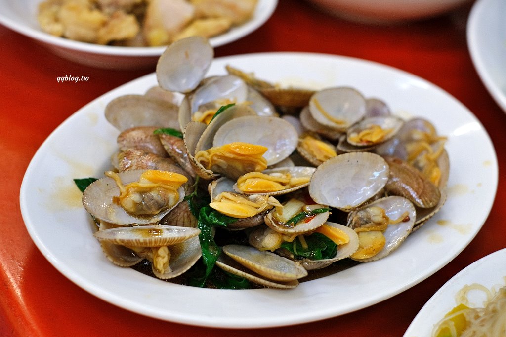 台中梧棲︱梧棲來來海鮮餐廳．海線超人氣海鮮餐廳，點餐一直送菜太大方 @QQ的懶骨頭