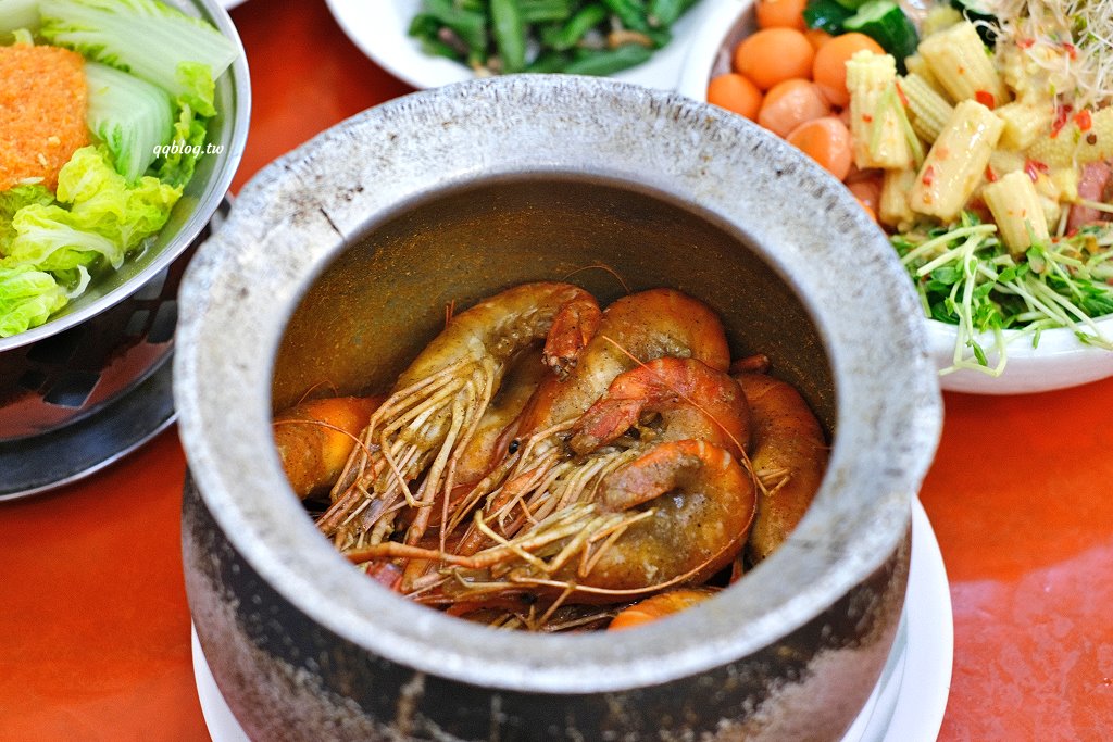 台中梧棲︱梧棲來來海鮮餐廳．海線超人氣海鮮餐廳，點餐一直送菜太大方 @QQ的懶骨頭