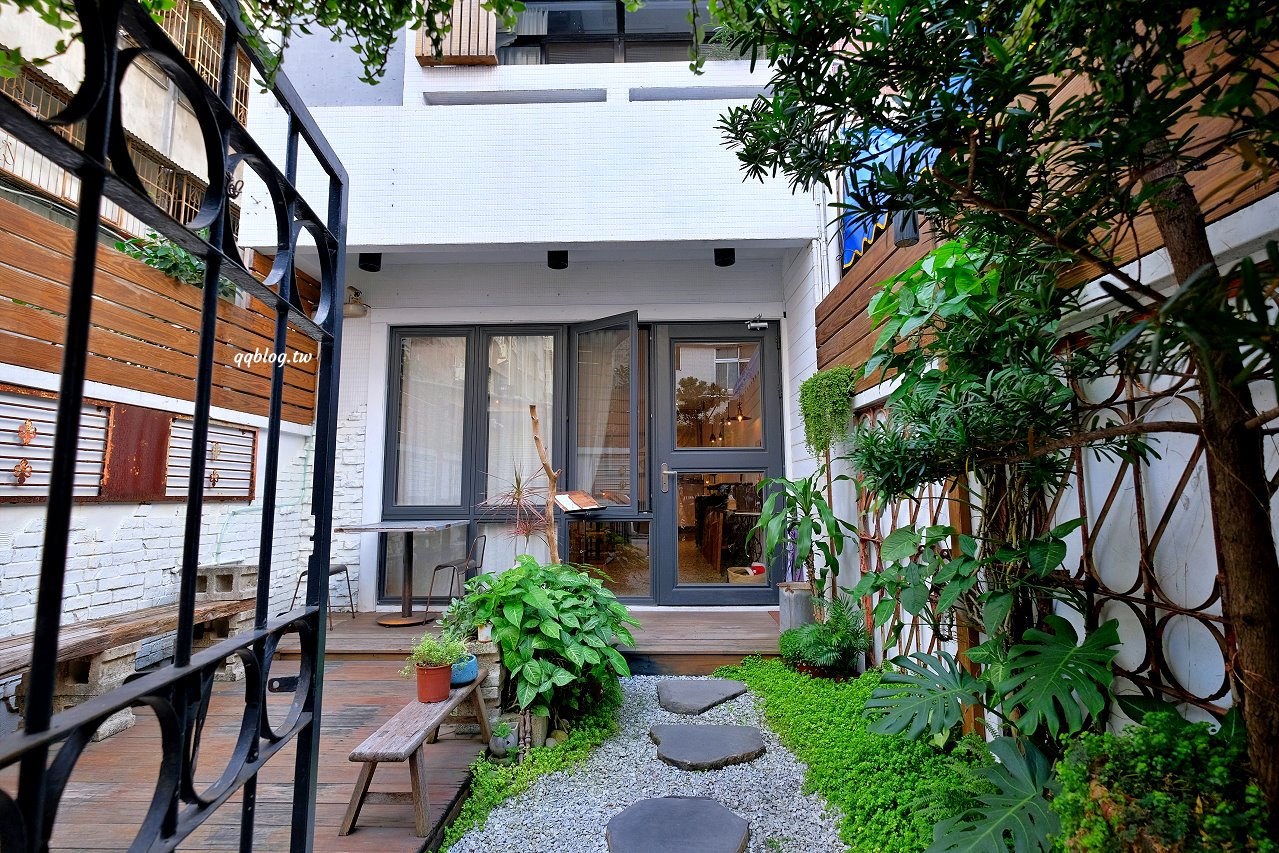 台中西屯︱來森もり．精誠商圈巷K弄裡的老宅甜點店，甜點有水準，還有萌萌的店貓麥芽坐陪 @QQ的懶骨頭