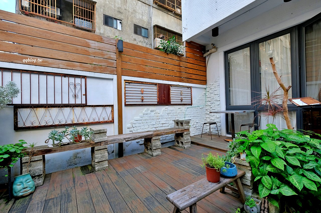 台中西屯︱來森もり．精誠商圈巷K弄裡的老宅甜點店，甜點有水準，還有萌萌的店貓麥芽坐陪 @QQ的懶骨頭