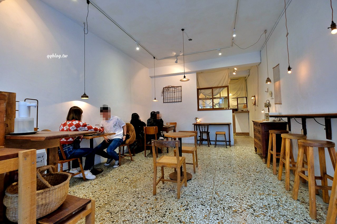 台中西屯︱來森もり．精誠商圈巷K弄裡的老宅甜點店，甜點有水準，還有萌萌的店貓麥芽坐陪 @QQ的懶骨頭