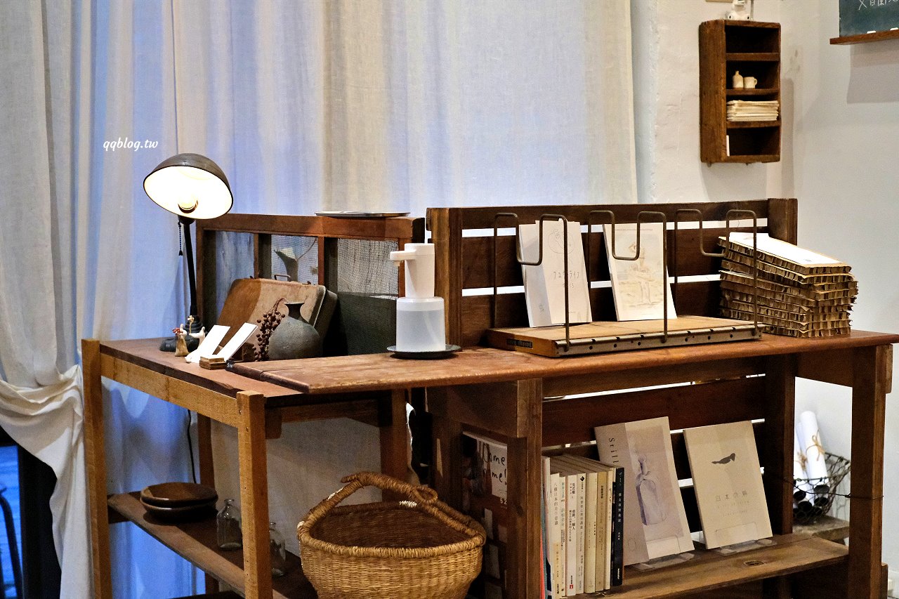 台中西屯︱來森もり．精誠商圈巷K弄裡的老宅甜點店，甜點有水準，還有萌萌的店貓麥芽坐陪 @QQ的懶骨頭