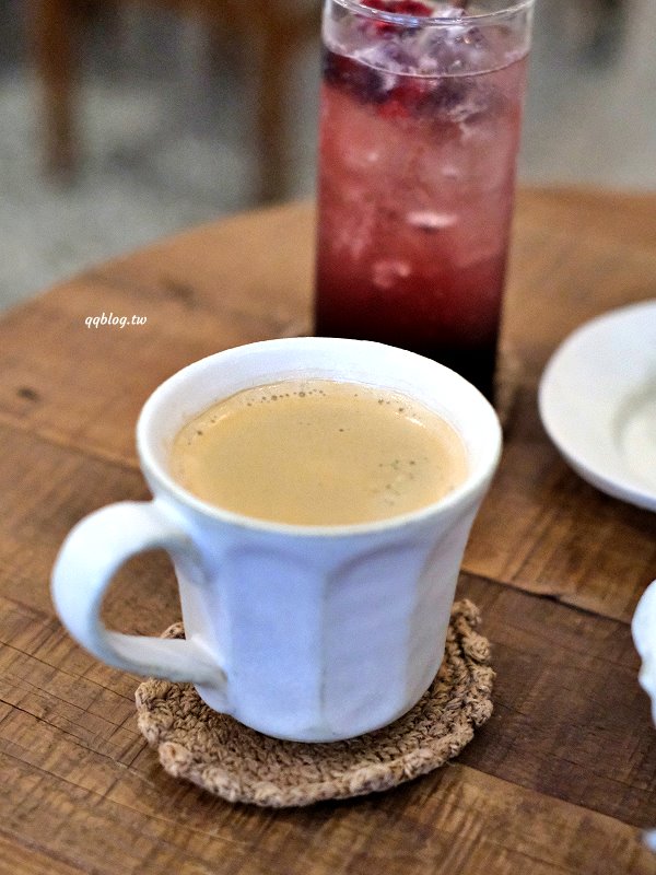 台中西屯︱來森もり．精誠商圈巷K弄裡的老宅甜點店，甜點有水準，還有萌萌的店貓麥芽坐陪 @QQ的懶骨頭